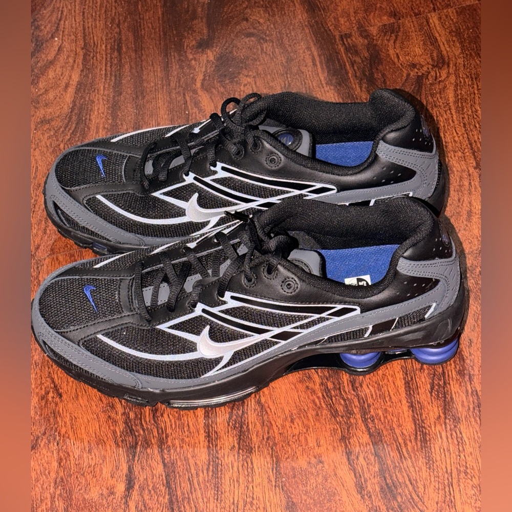 Nike size 11.5 - Picture 5 of 15